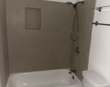 425 S Kenmore Avenue - Photo Thumbnail 7