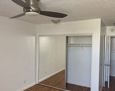 425 S Kenmore Avenue - Photo Thumbnail 5