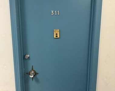 425 S Kenmore Avenue - Photo Thumbnail 1