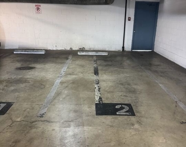 425 S Kenmore Avenue - Photo Thumbnail 9