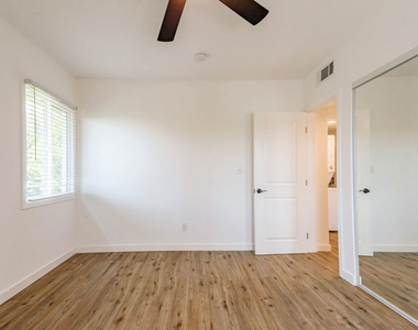 1812 W Glenoaks Boulevard - Photo Thumbnail 16