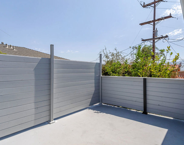 1812 W Glenoaks Boulevard - Photo Thumbnail 12