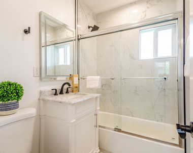 1812 W Glenoaks Boulevard - Photo Thumbnail 21