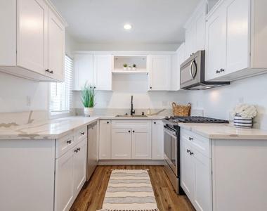 1812 W Glenoaks Boulevard - Photo Thumbnail 6