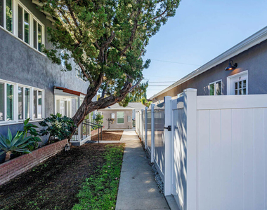 1812 W Glenoaks Boulevard - Photo Thumbnail 2
