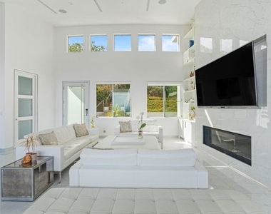 28405 Via Acero Street - Photo Thumbnail 11