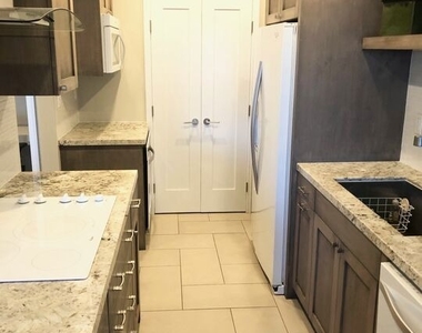 1250 N Kings Road - Photo Thumbnail 5