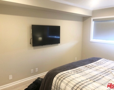 1250 N Kings Road - Photo Thumbnail 9