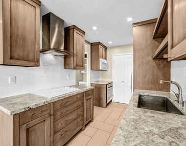 1250 N Kings Road - Photo Thumbnail 9