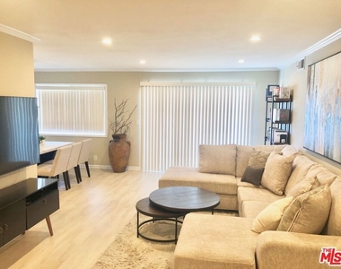 1250 N Kings Road - Photo Thumbnail 2