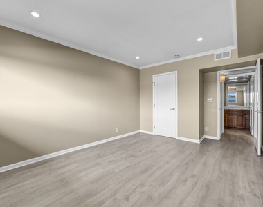1250 N Kings Road - Photo Thumbnail 16