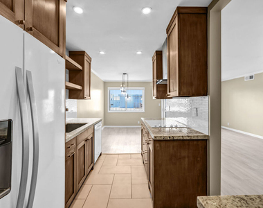 1250 N Kings Road - Photo Thumbnail 12