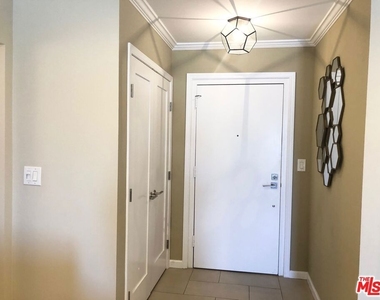 1250 N Kings Road - Photo Thumbnail 13