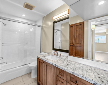 1250 N Kings Road - Photo Thumbnail 14