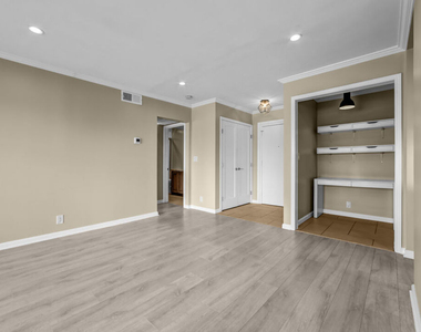 1250 N Kings Road - Photo Thumbnail 7