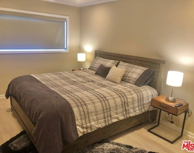 1250 N Kings Road - Photo Thumbnail 10