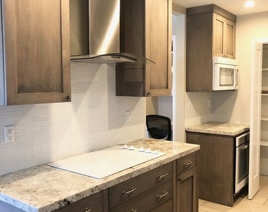 1250 N Kings Road - Photo Thumbnail 3