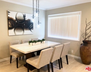 1250 N Kings Road - Photo Thumbnail 8