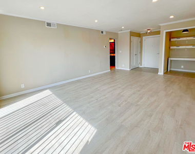 1250 N Kings Road - Photo Thumbnail 19