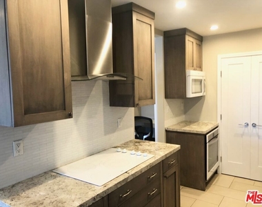 1250 N Kings Road - Photo Thumbnail 4