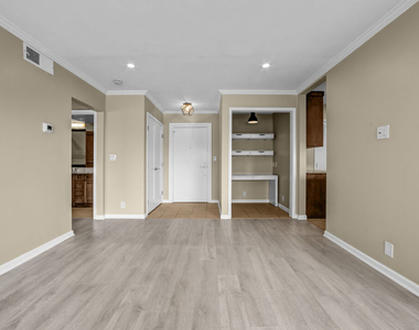 1250 N Kings Road - Photo Thumbnail 6