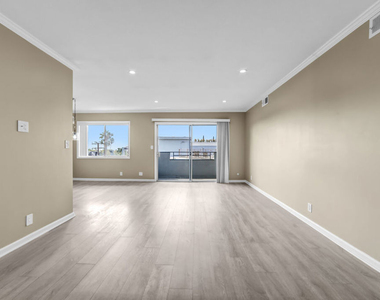 1250 N Kings Road - Photo Thumbnail 3
