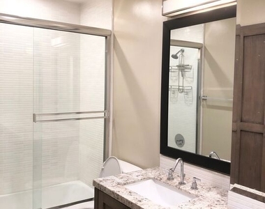 1250 N Kings Road - Photo Thumbnail 14
