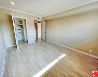 1250 N Kings Road - Photo Thumbnail 18