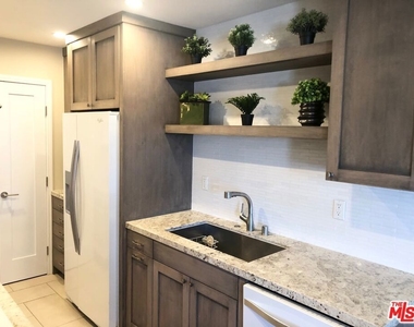 1250 N Kings Road - Photo Thumbnail 6
