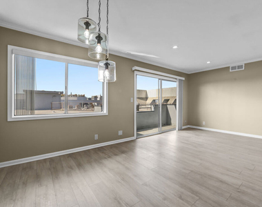 1250 N Kings Road - Photo Thumbnail 5