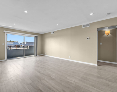 1250 N Kings Road - Photo Thumbnail 2