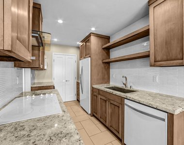 1250 N Kings Road - Photo Thumbnail 10