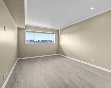 1250 N Kings Road - Photo Thumbnail 15