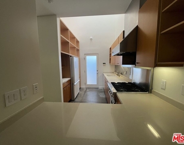 344 Indiana Avenue - Photo Thumbnail 7