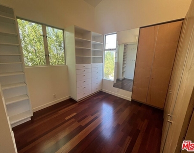 344 Indiana Avenue - Photo Thumbnail 28