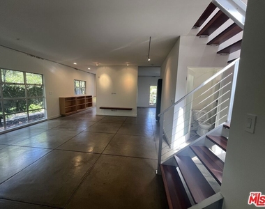 344 Indiana Avenue - Photo Thumbnail 16