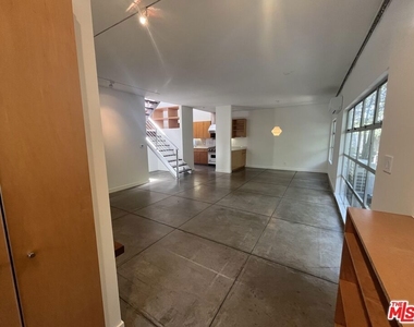 344 Indiana Avenue - Photo Thumbnail 5
