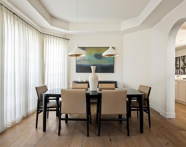 7729 Ivanhoe Avenue - Photo Thumbnail 6