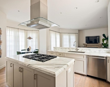 7729 Ivanhoe Avenue - Photo Thumbnail 13