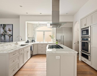 7729 Ivanhoe Avenue - Photo Thumbnail 12