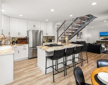 364 Pacific Ave - Photo Thumbnail 9