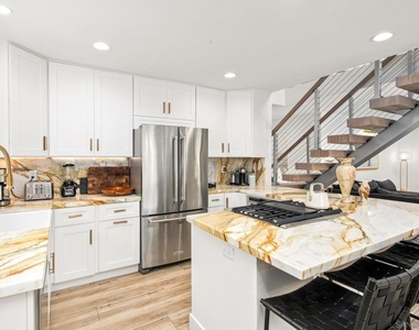 364 Pacific Ave - Photo Thumbnail 8