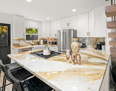 364 Pacific Ave - Photo Thumbnail 3