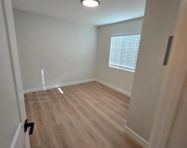 2130 E 5th St - Photo Thumbnail 15