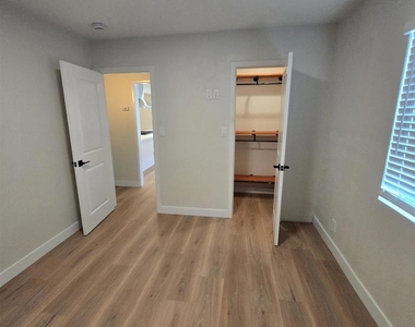 2130 E 5th St - Photo Thumbnail 23