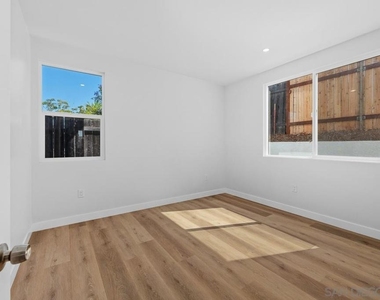 10347 Lipscomb Dr - Photo Thumbnail 9