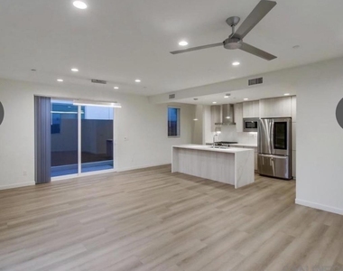 1166 Holly Ave - Photo Thumbnail 3