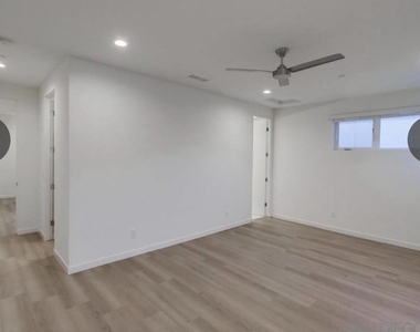 1166 Holly Ave - Photo Thumbnail 8
