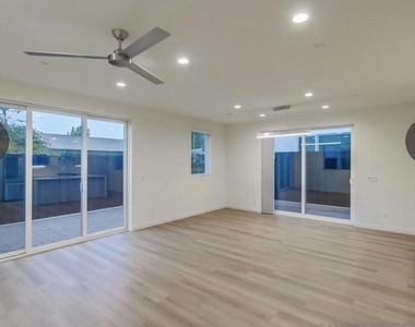 1166 Holly Ave - Photo Thumbnail 4