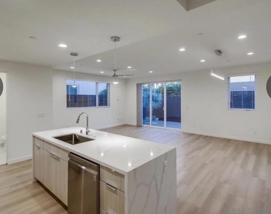 1166 Holly Ave - Photo Thumbnail 2